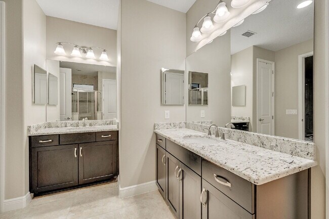 Building Photo - 4BR, 2.5BA home with resort style outdoor living!