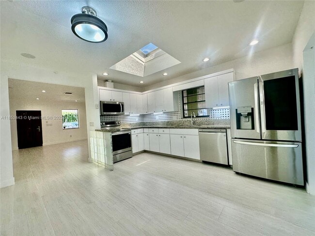 Building Photo - 3525 SW 92nd Ave