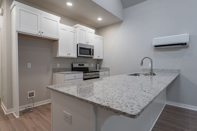 Building Photo - Brand New 2 BR Townhomes