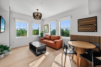 Building Photo - 1036 Ocean Dr