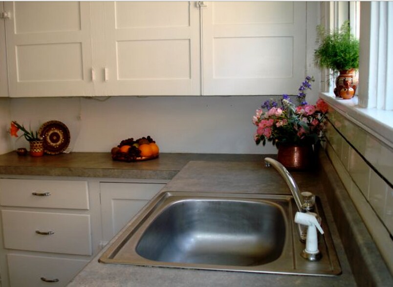 Kitchen wood cabinets - 252 S Winebiddle St