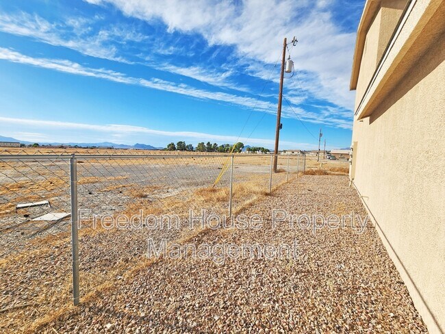 Building Photo - 200 S Mount Charleston Dr E