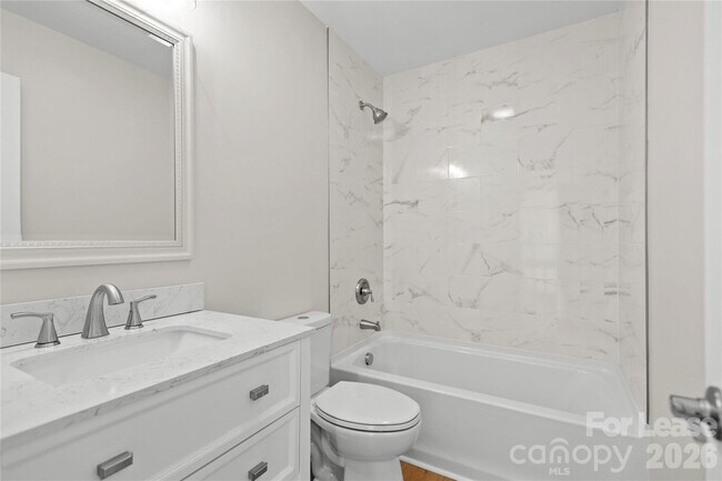 Building Photo - 280 Lakeview Shores Loop