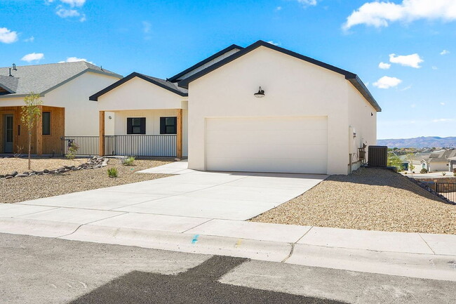 Building Photo - Single Family Home