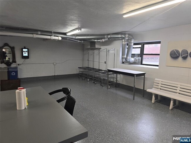 Building Photo - 275 Hoym St