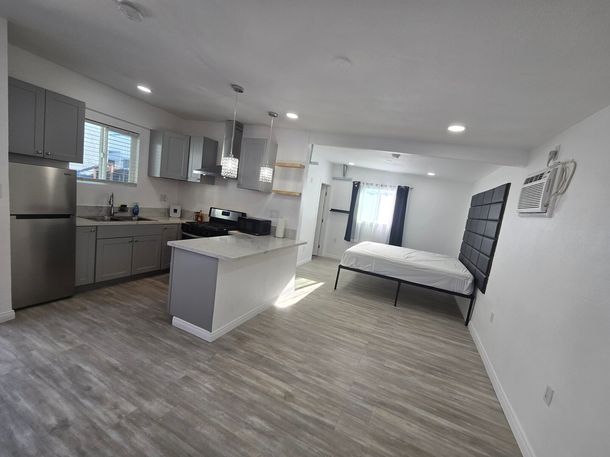 Building Photo - 1943 Claudina Ave