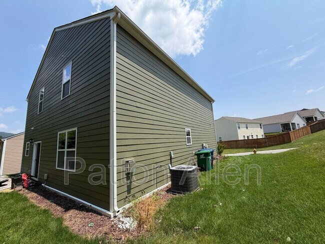 Building Photo - 138 Marathon Ln