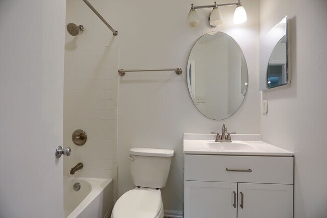 Building Photo - Contemporary Living At It's Finest in Lovely Owings Mills!!