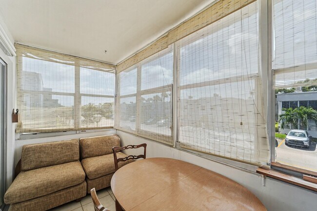 Building Photo - 226 Normandy Ln