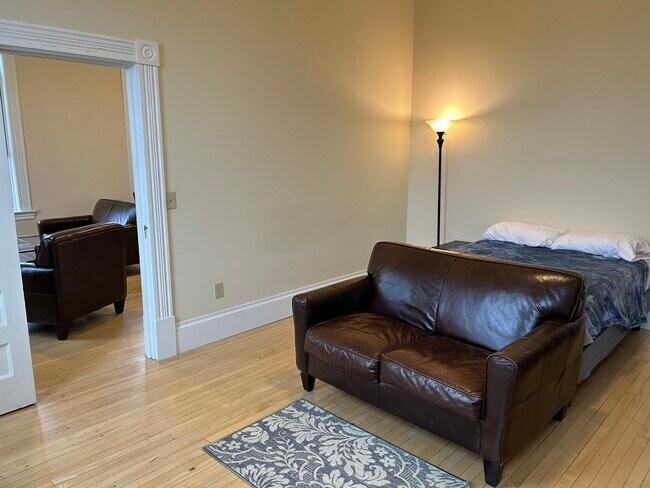 Building Photo - 101 Main St