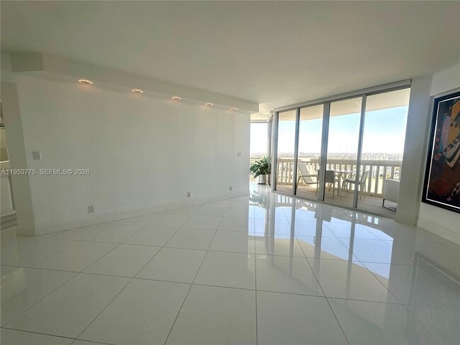 Building Photo - 1000 W Island Blvd