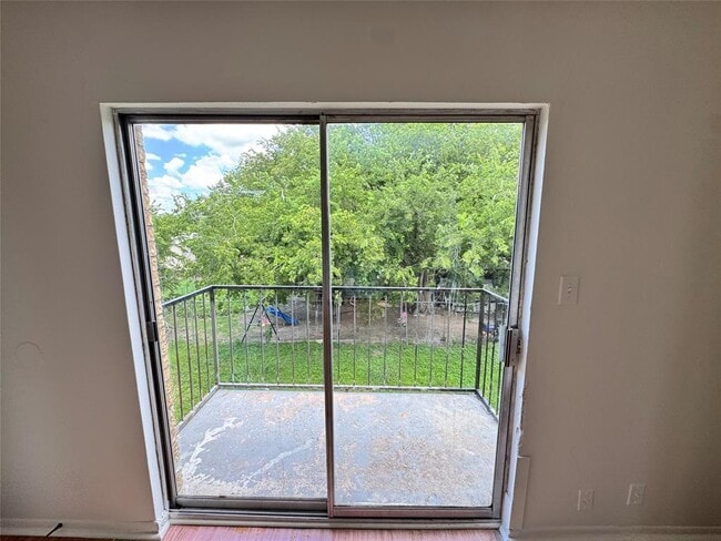 Building Photo - 1085 Linde Ave