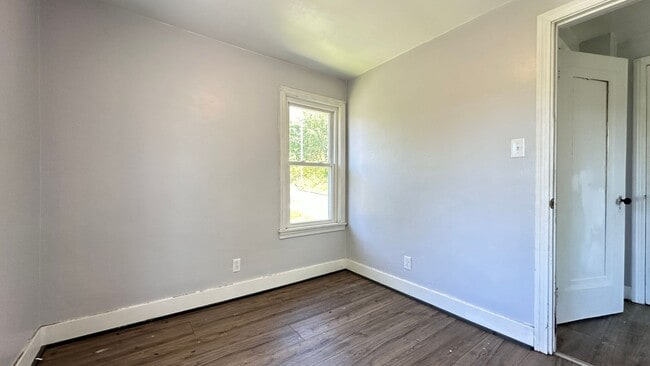 Building Photo - Spacious 3-bed home in Midland, PA!