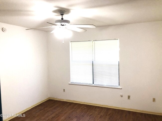 Building Photo - 413 Knollwood Cir