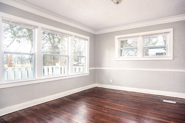 Building Photo - SEE IT NOW: Charming Updated Home in a Qui...