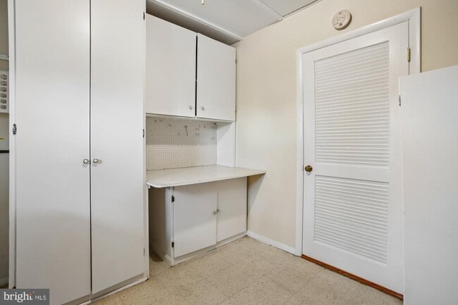 Building Photo - 6621 Edsall Rd