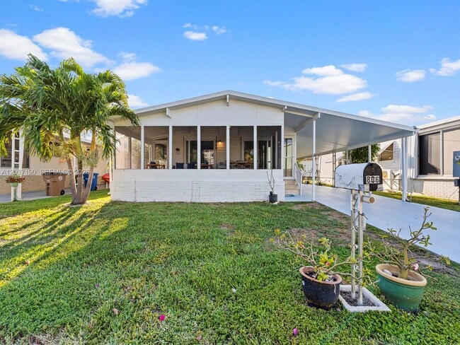 Building Photo - 806 S Jade Dr