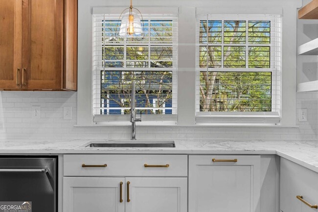 Building Photo - 795 St Charles Ave NE