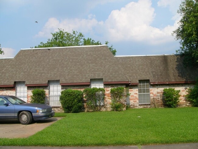 Primary Photo - 5414 Deep Forest Dr