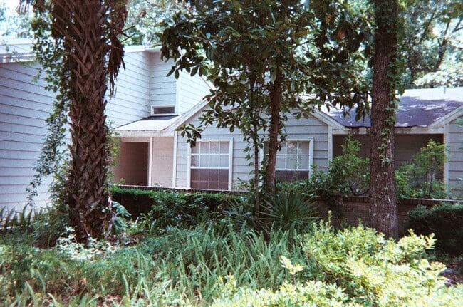 Building Photo - Mill Pond accross from G'ville Health and Fitness