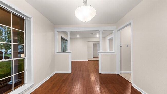 Building Photo - 9643 Val Verde St