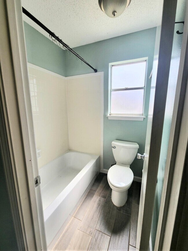 Building Photo - 108 King Johns Pl