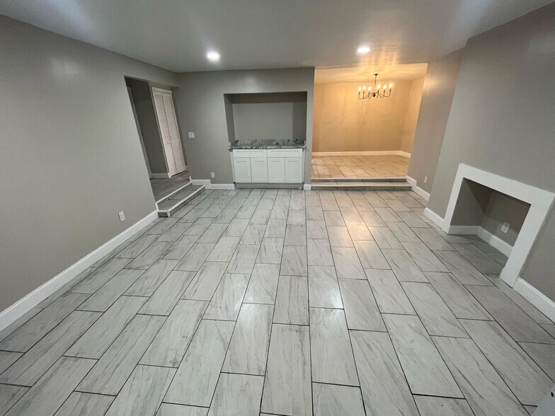 Building Photo - 3575 Oakvale Rd