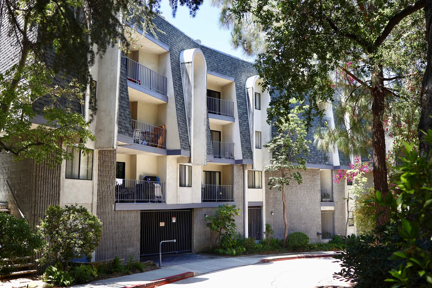 Building Photo - 1830 N Verdugo Rd