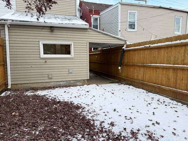 Building Photo - ACCEPTING SECTION 8 - Spacious 3 Bedroom 2 Bathroom Home in Columbia!