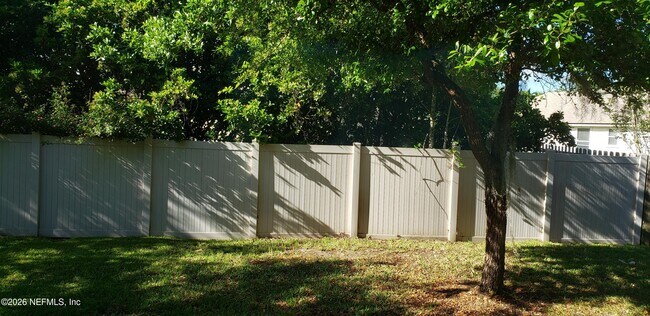 Building Photo - 365 Scrub Jay Dr