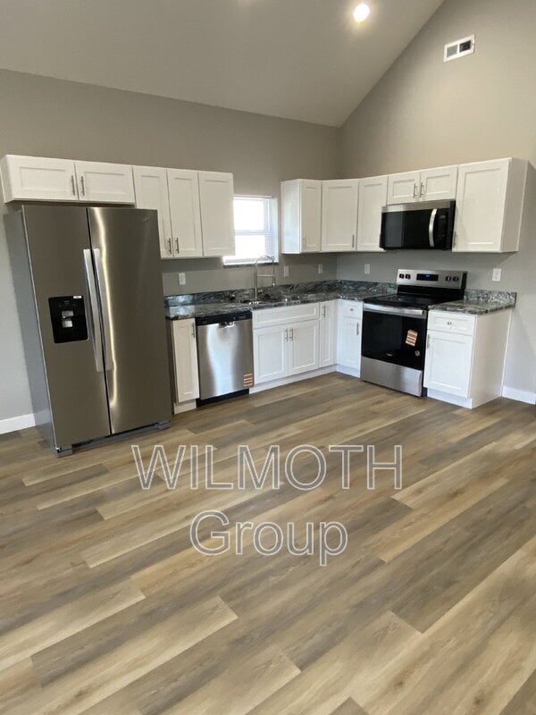 Building Photo - 929 N Beville Ave