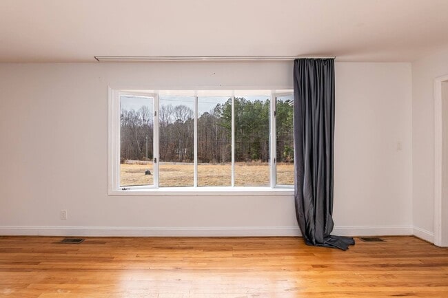 Building Photo - Huge Four Bedroom Home!