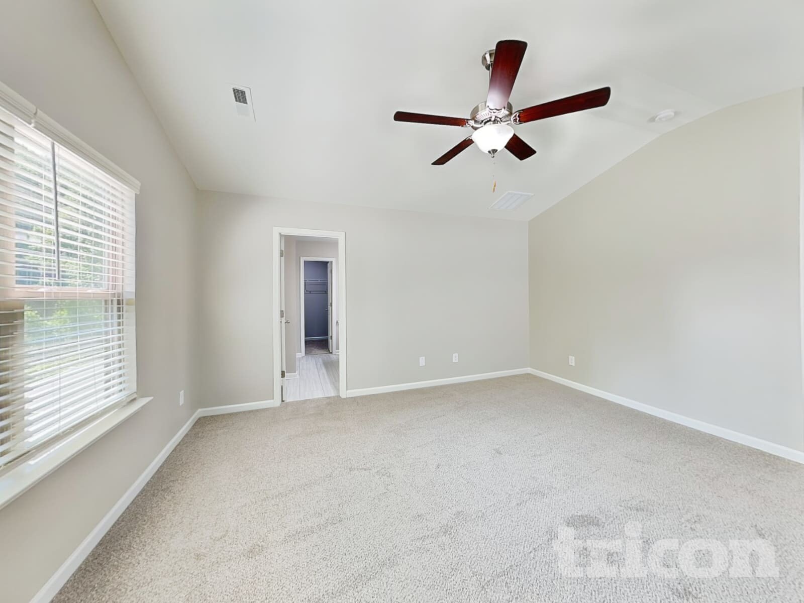 Building Photo - 138 Spring Knoll Dr