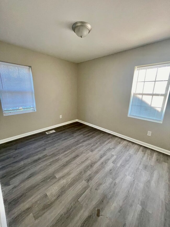 Building Photo - Beautiful 3 bedroom 1 bath home , Located off N Graham street