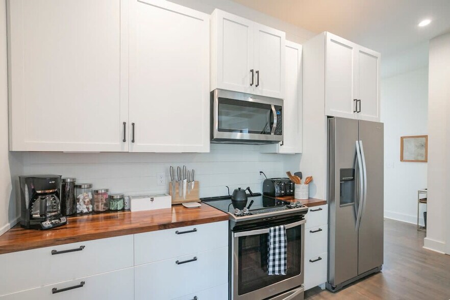 Building Photo - 119 E Fowlkes St