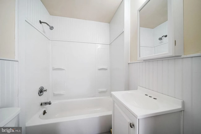 Building Photo - Stylish Renovated Apartment in Newbold – S...