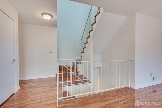 Building Photo - 919 Plymouth Rd