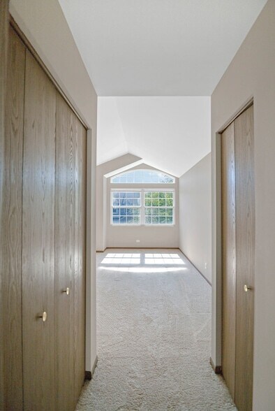 Building Photo - 951 Viewpoint Dr
