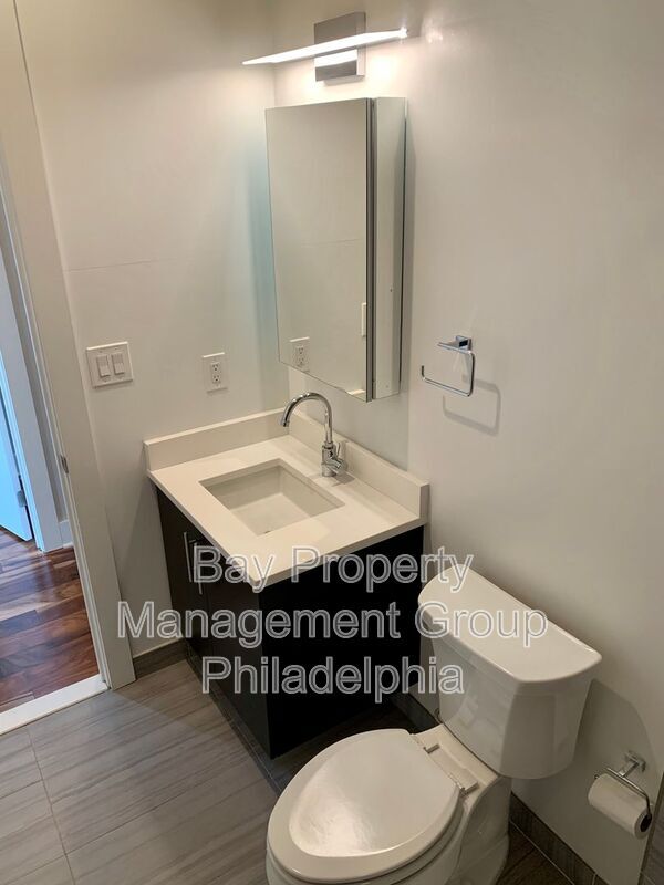 Building Photo - 842 N American St