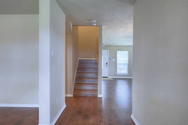 Building Photo - 21803 Manor Ct Dr