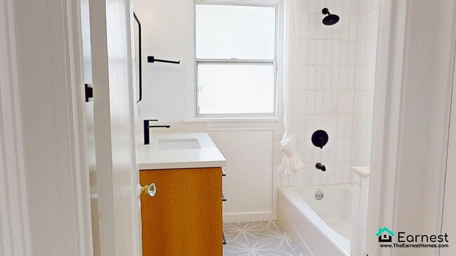 Building Photo - Charming 3BR/2BA Home in Prime Los Angeles...
