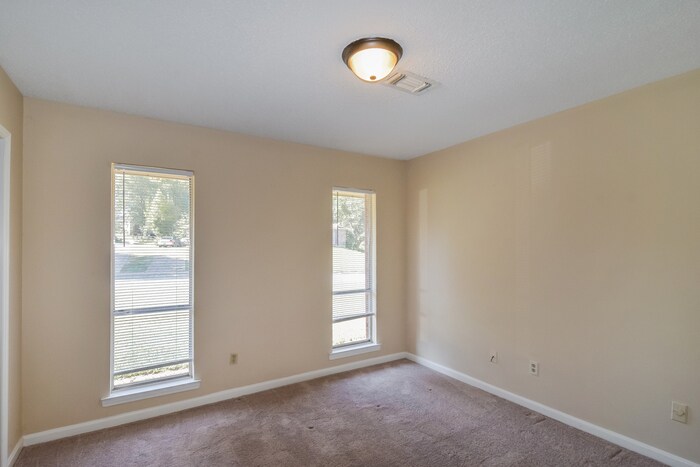 Building Photo - 463 Larkwood Dr