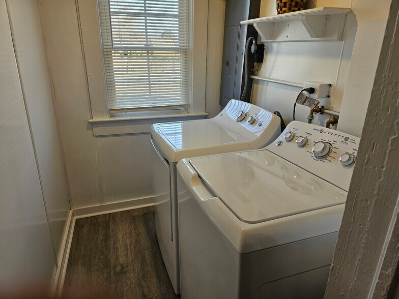 Laundry Room - 421 Tazewell Ave
