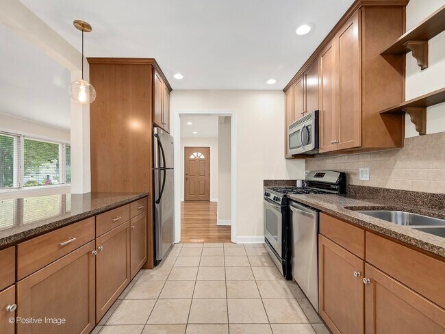 Building Photo - 39 S Bruner St