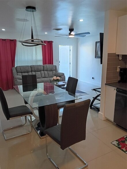 Building Photo - 2701 NE 9th Ave