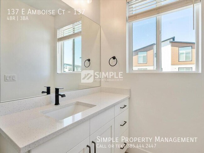 Building Photo - 137 E Amboise Ct