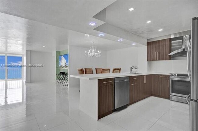 Building Photo - 6450 Collins Ave