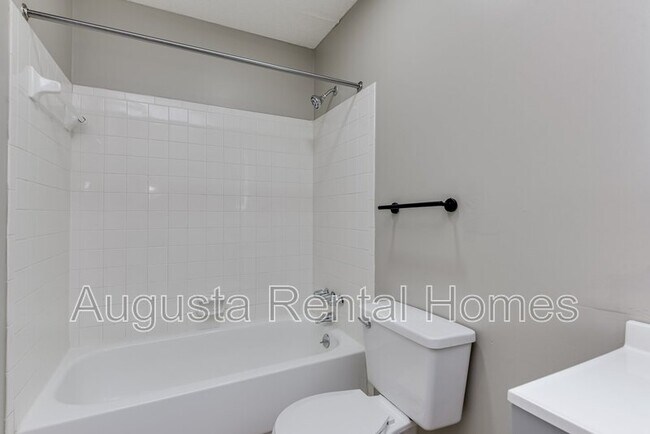 Building Photo - 3029 Old Powderhouse Rd