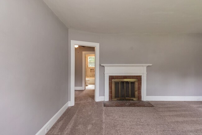 Building Photo - 405 Forest Hill Ave