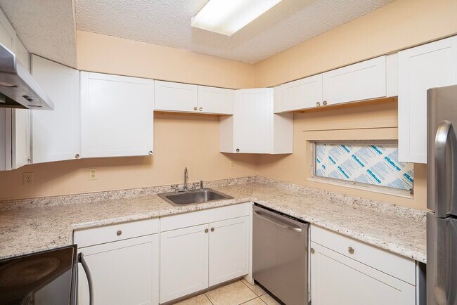 Building Photo - 123 Rio Del Mar St